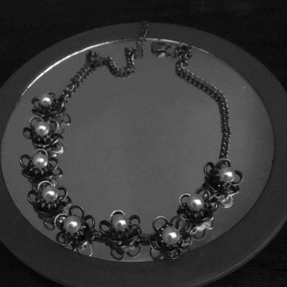 Flower chain arrangements necklace